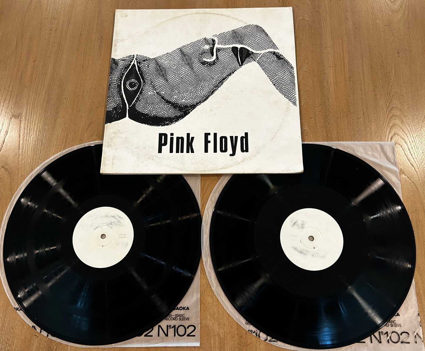 Pink Floyd (Spread Legs / 1-2-3-4 / Live 5th)