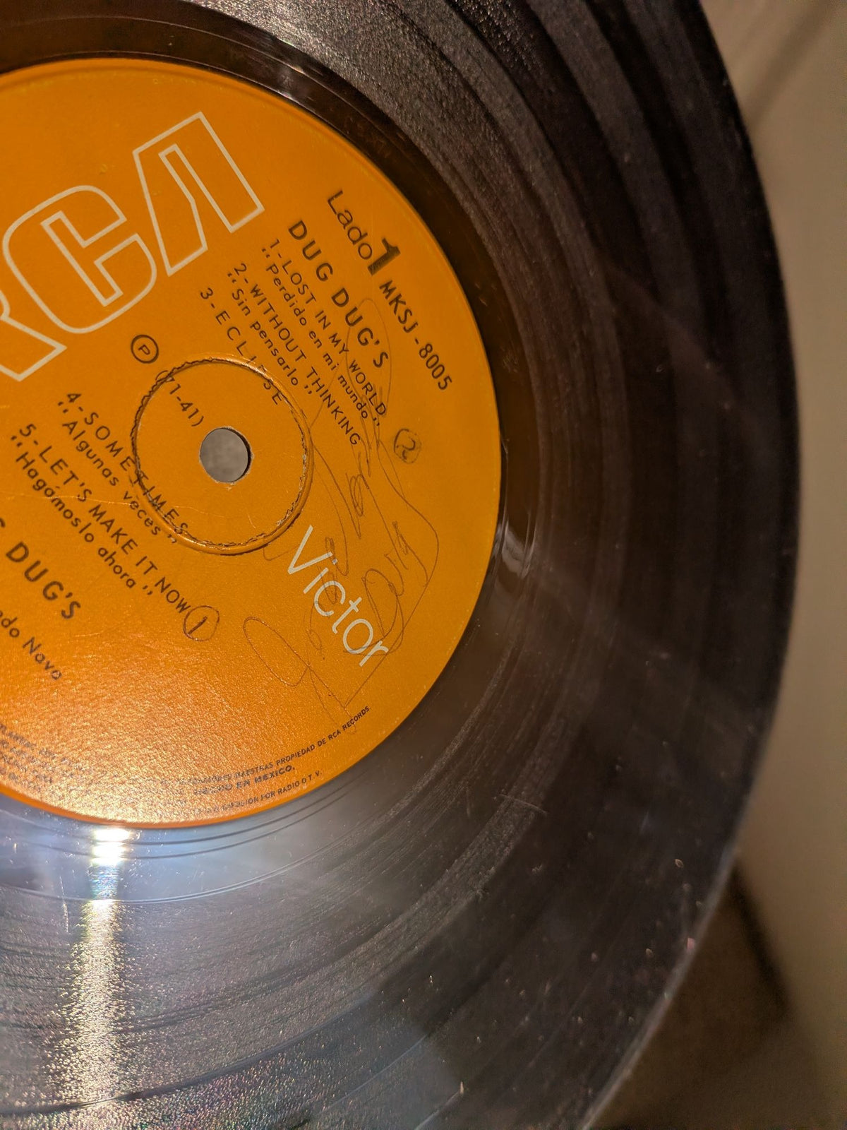 Dug Dug's 1971 Mexico RCA Victor LP, side 1 label with pen writing